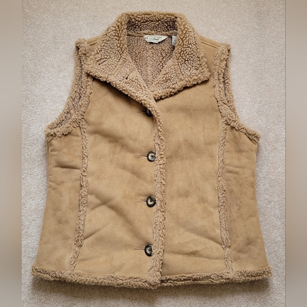 L.L. Bean Women’s Tan Sherpa Vest - Size (S) - Excellent Condition